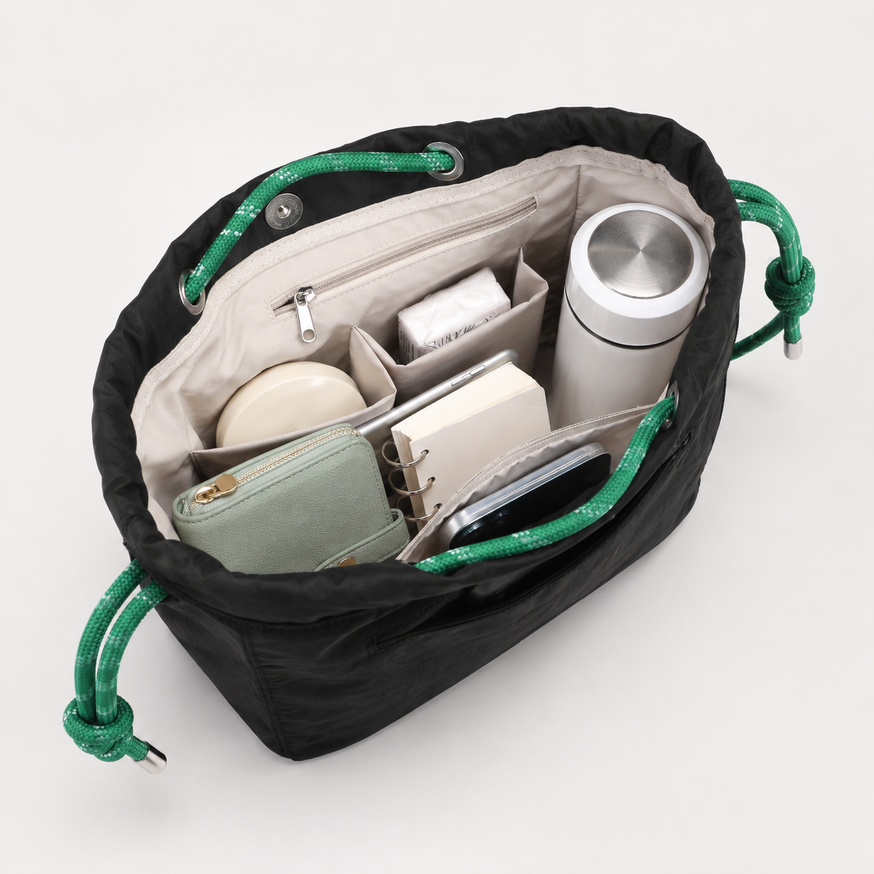 Interior pockets and organization of the Scandihome SH-2604 shoulder bag