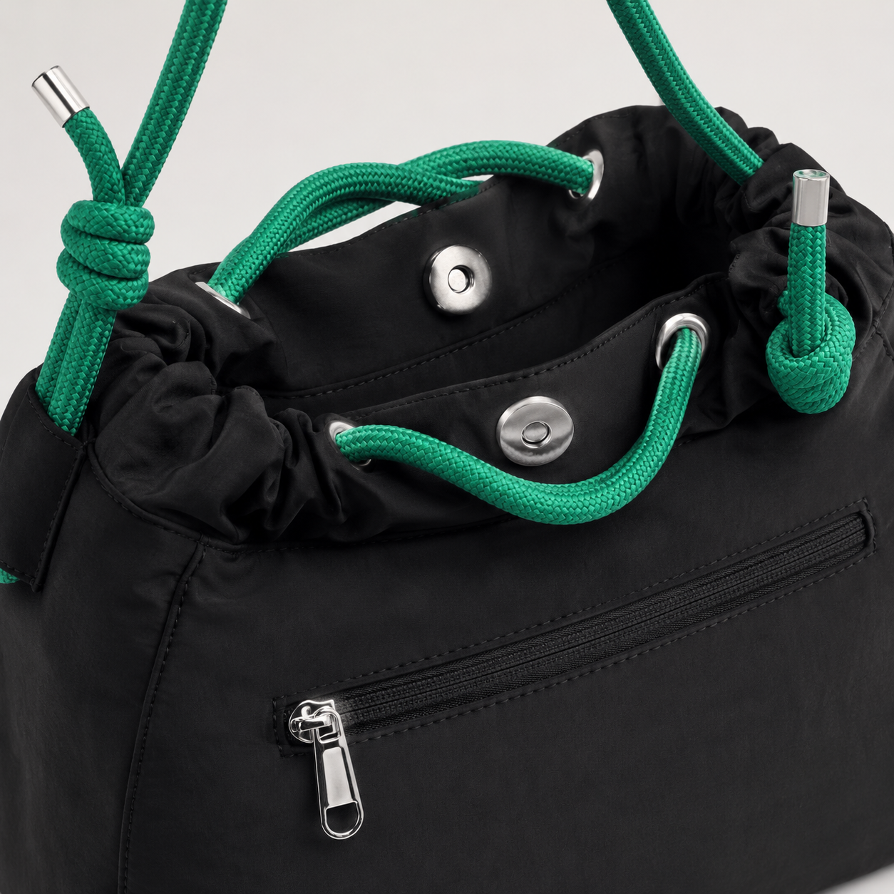 Magnetic closure and zipper pocket detail on the Scandihome SH-2604 shoulder bag
